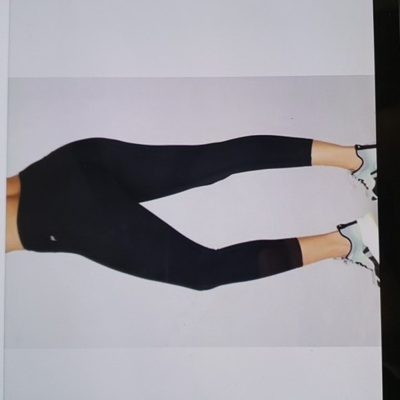 Fabletics~Woman Size S~Black Sports Pants Capri. - Picture 1 of 15